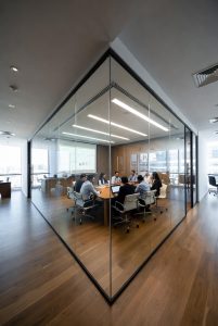 حقق أهدافك البيعية مع أفضل شركة تسويق الكتروني في الرياض. نستخدم تقنيات 2026 لزيادة مبيعاتك عبر سناب شات وتيك توك والسيو المتقدم. ابدأ مع أودجات اليوم!