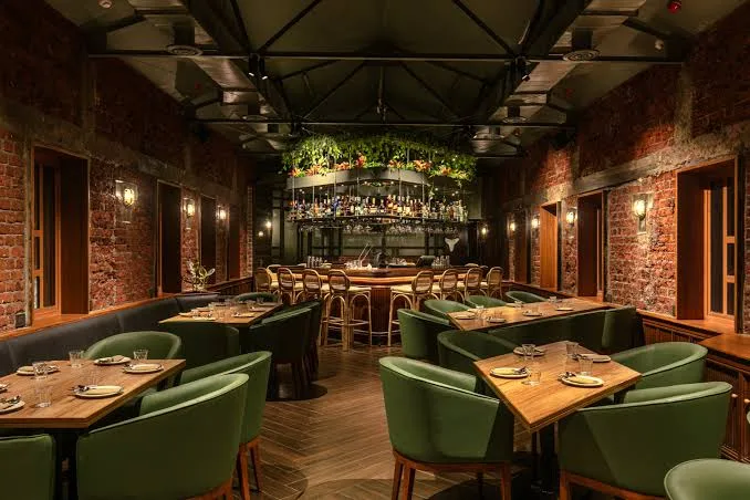 Learn how social media marketing for F&B in the UAE works, which platforms are best for restaurants, how to market a Dubai restaurant on Instagram and TikTok, and how to turn views into reservations, orders and repeat customers.
